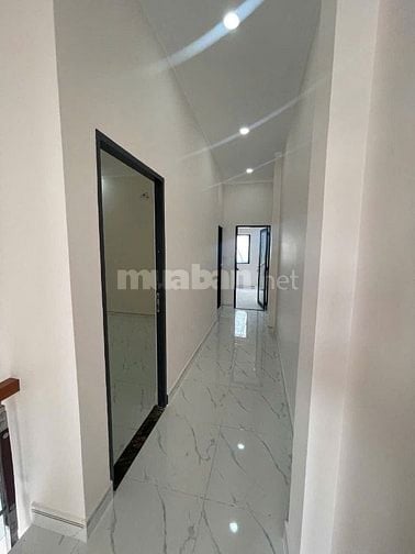 Chính chủ bán nhà phố 1 triệt 1 lầu, tại Cần Đước, Long An