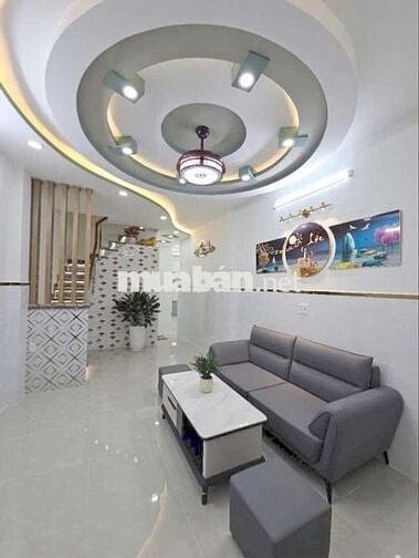 Nhà nở hậu ngay vòng xoay Lê Đai Hành đường Âu Cơ, phương 14, Quận 11