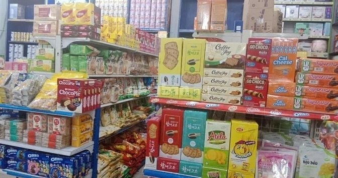 Cửa hàng cần tuyển gấp 3 nam/ nữ phụ bán hàng, 1tạp vụ