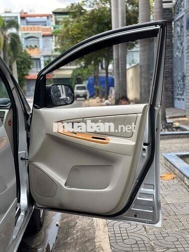 Toyota Innova 2009 V - 140000 km