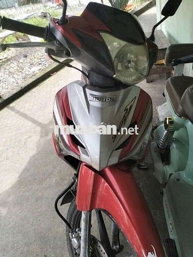 Xe máy móc còn zin. Đầu chưa bung.
