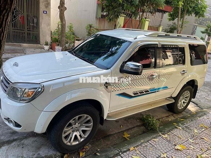 Ford Everest 2015 2.5L 4x4 MT - 17500 km