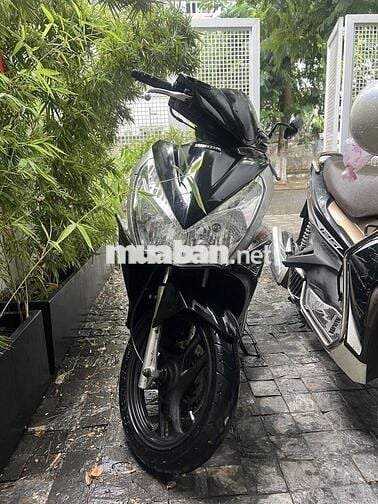 Nhà thừa 1 xe máy AB2011 cần nhượng cho ai cần.