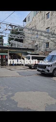Cho thuê Mặt tiền 10x10m có sân thượng 150m2
