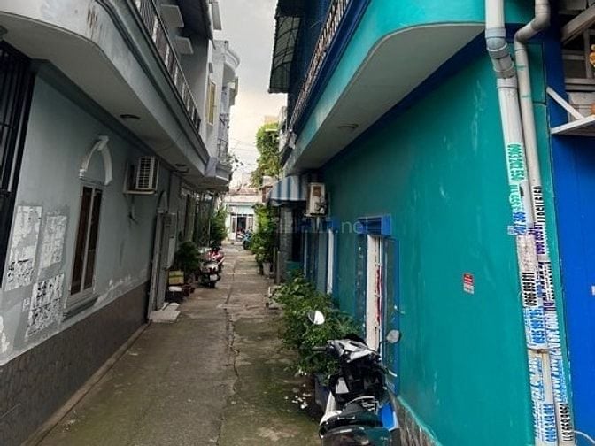 Bán nhà lô góc gần Phạm Văn Đồng 55m2, 5 phòng ngủ, giá 4.8 tỷ