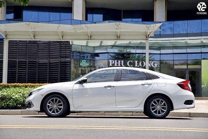 Chính chủ cần bán xe HONDA Civic 2021 Nhập Thái - Màu Trắng.