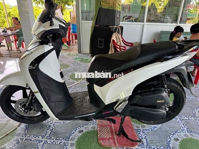 Cần bán xe SH150i màu trắng