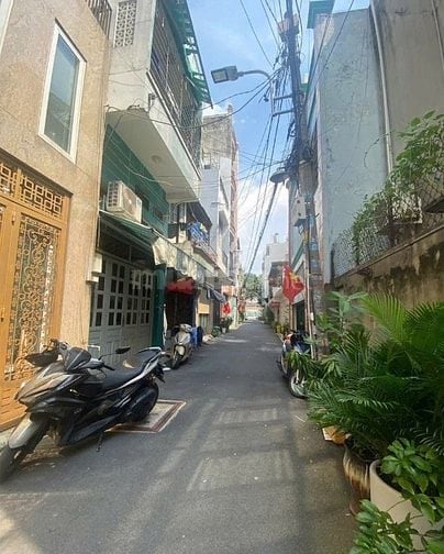 CHO THUÊ NHÀ ĐƯỜNG Luỹ BÁN BÍCH : 4 x 13 ĐÚC 3 Lầu Đẹp : 3 PN 