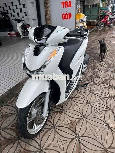 Sh 125 2022 trắng Ngọc trinh  như mới.