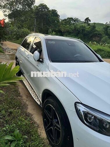 Mercedes Benz GLC 2018 250 4Matic - 90000 km