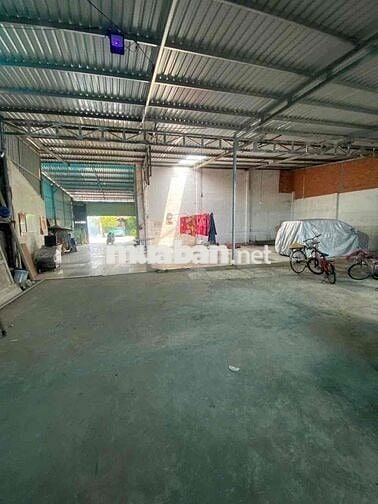 CHO THUÊ KHO XƯỠNG XTT TDT 300m2 dt : 10 x30 đường lớn xe tải