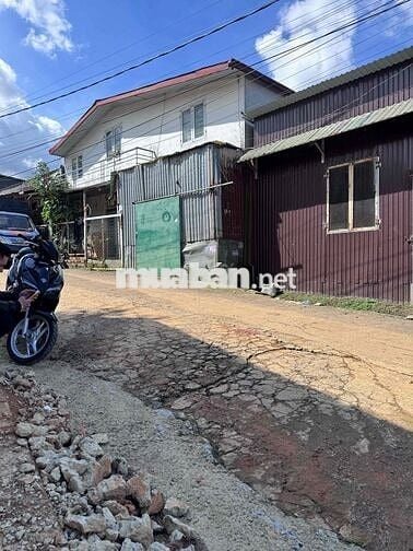 Bán đất mặt tiền tặng nhà Câp 4  hẻm  An Sơn p4- Đà Lạt