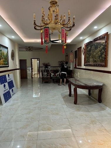 Cho thuê mặt bằng 125m2 ( 5 x 25m ) 1 pn / 1 wc  , có nội thất .