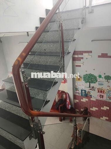 150m2, tầng1": 1pkhách1păn+bếp+tolet,lầu bankong P.khách 2.P.ngủ,tolet