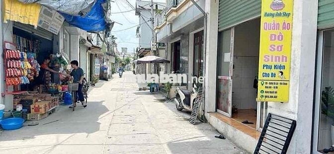 trục chính kinh doanh sầm uất tặng nhà cấp 4 có gác xép về ở luôn .