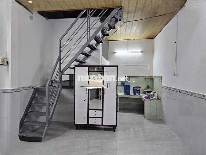 CHO THUÊ NHÀ - 1 TRỆT 1 LẦU - 2PN - GẦN CHỢ BÀ CHIỄU - ĐH VĂN LANG