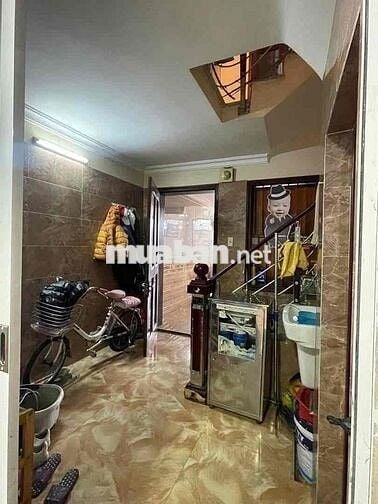 Bán nhà mặt đường 30m hai mặt ngõ ba tầng cực đẹp