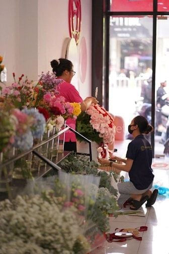 Tuyển dụng gấp Nhân viên cắm hoa thời vụ