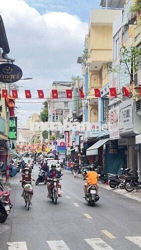 Cho thuê MBKD Mặt Tiền Cư Xá Đô Thành,Q3,dtsd 24m2,wc riêng, giá 11tr.
