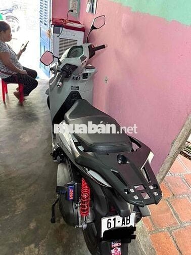 Em muốn bán lại chiếc xe máy SH350i đời 2023 odo 1