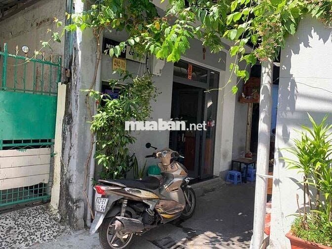 bán nhà 2 tầng sau lưng mt lê duẩn phố ẩm thực