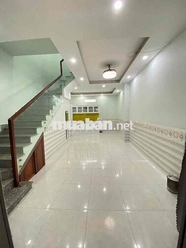 NHÀ SẠCH ĐẸP 2PN, 2 TOLET, ĐẬU OTO TRƯỚC NHÀ. VÀO Ở NGAY