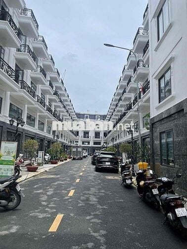 NHÀ PHỐ TÔ NGỌC VÂN.( Ở. LÀM VĂN PHÒNG, CÔNG TY, SPA … )