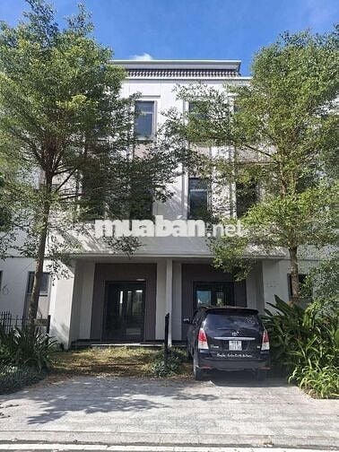 Bán gấp biệt thự đã hoàn thiện _ 1 trệt 2 lầu, 90m2 _ Cách Hóc Môn 2km