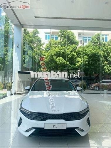 Kia K5 Luxury 2.0 AT 2025