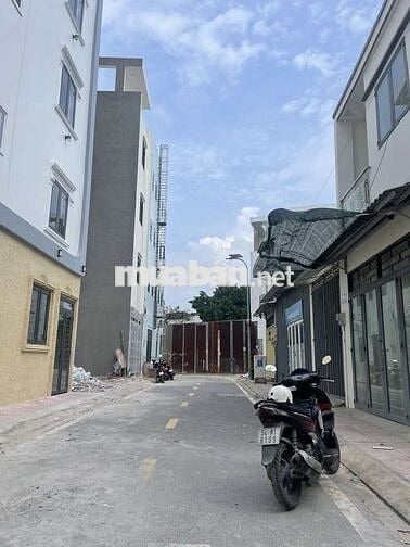 BÁN ĐẤT 97M2,NỞ HẬU 8,DÀI 18M,NHỈNH 4 TY,CHIẾN LƯỢC