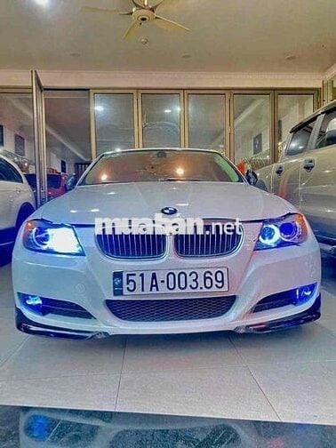 BMW 3 Series 2010 320i - 123 km