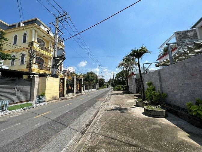 MT Tân Hiệp 44. ra đường song hành 100m. DT: 900m2 full thổ