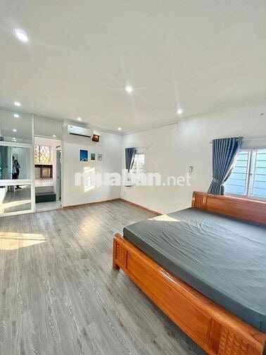 CUỐI THÁNG CÓ CĂN 2 PHÒNG NGỦ TÁCH BẾP - MẶT TIỀN HOÀNG SA
