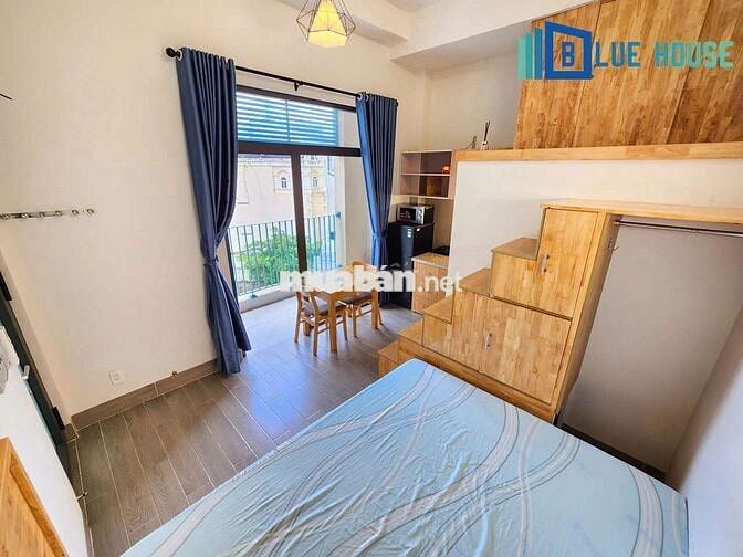 Cho thuê phòng ban công có gác đầy đủ nội thất ở ngã tư Bảy Hiền