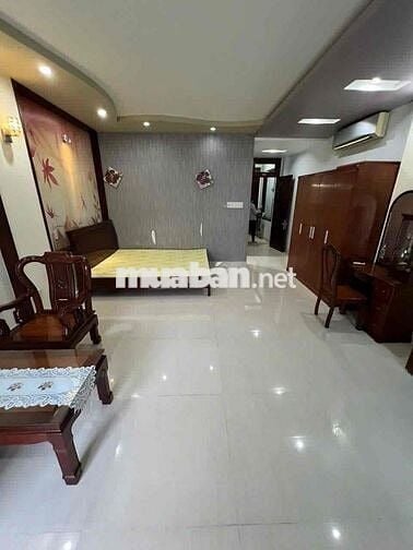 phòng trọ cao cấp. có ban công. rộng 50m2. mặt tiền đường lớn.