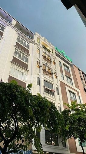 Bán gấp căn nhà 7 tầng mặt tiền Phạm Văn Đồng,HĐT: 23tr/tháng