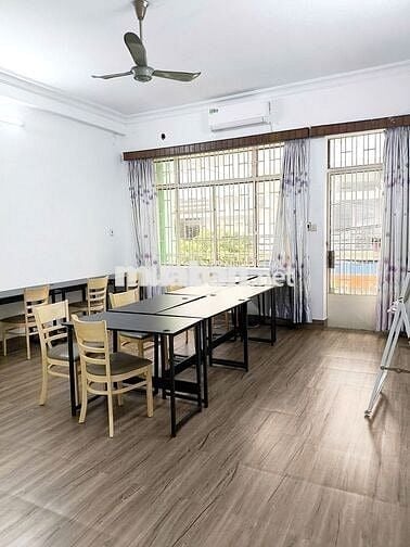 CHÍNH CHỦ CHO THUÊ SÀN VĂN PHÒNG 40M2 CÓ BAN CÔNG RỘNG RÃI GẦN ETOWN