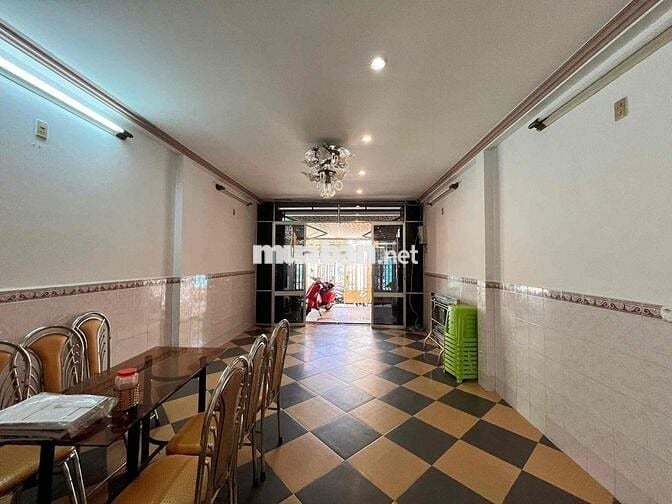 cho thuê nhà mặt tiền đường ô tô, trung tâm tp Nha Trang.