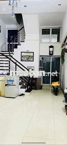 Cho thuê nhà đường Nguyễn Văn Cừ, cách cầu Chương Dương 200m