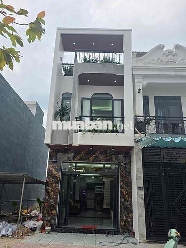 nhà hoàn công sân ô tô. bình chuẩn thành phố thuận an bình dương