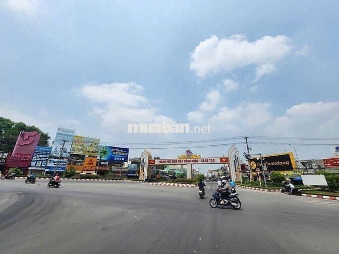 Tòa nhà Vp 5 Tầng trung tâm KCN Biên Hòa