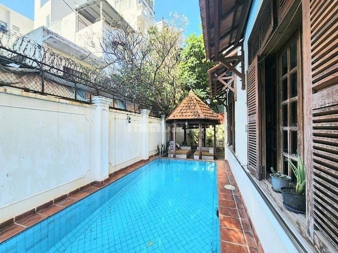 Bán biệt thự đường Trần Quốc Thảo, Q3, 3 tầng, 344m2 đất, hồ bơi