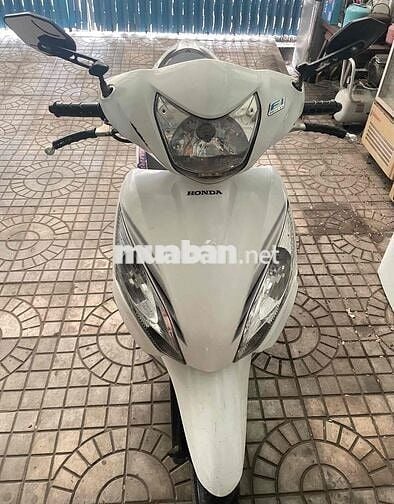 Honda Vision 110cc, màu trắng bạc