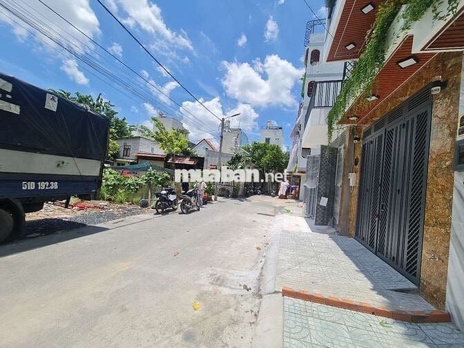 NHÀ MỚI TÂN CHÁNH HIỆP -HUỲNH THỊ HAI- GẦN 100M2- 5 TẦNG-FULL NỘI THẤT