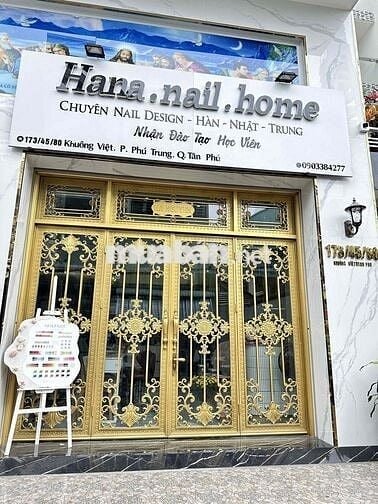 cần sang tiệm nail full nội thất lượng khách ổn định Tân phú
