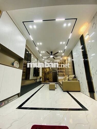 Em đang cần bán nhà 5t,48m tại Bà Triệu,HĐ,t/máy, lô góc,ngõ to chỉ 8t