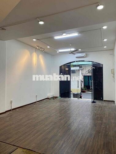 Mặt bằng 5x17 mặt tiền trung tâm Q1 - bãi xe lớn