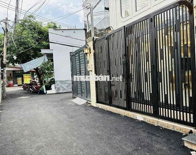 NHÀ MỚI FULL OPTION CAO CÂP SAU CĂN MẶT TIỀN,ĐƯỜNG 4,5m XE HƠI VÀO NHÀ