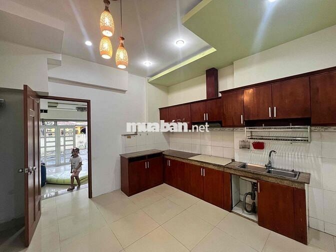 Chính chủ cho thuê phòng có bếp rộng y hình