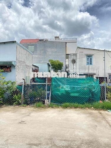 Cần bán lô đất đường 11, 90m2 giá chỉ 4,5 tỷ, Khu dân cư, QH sạch